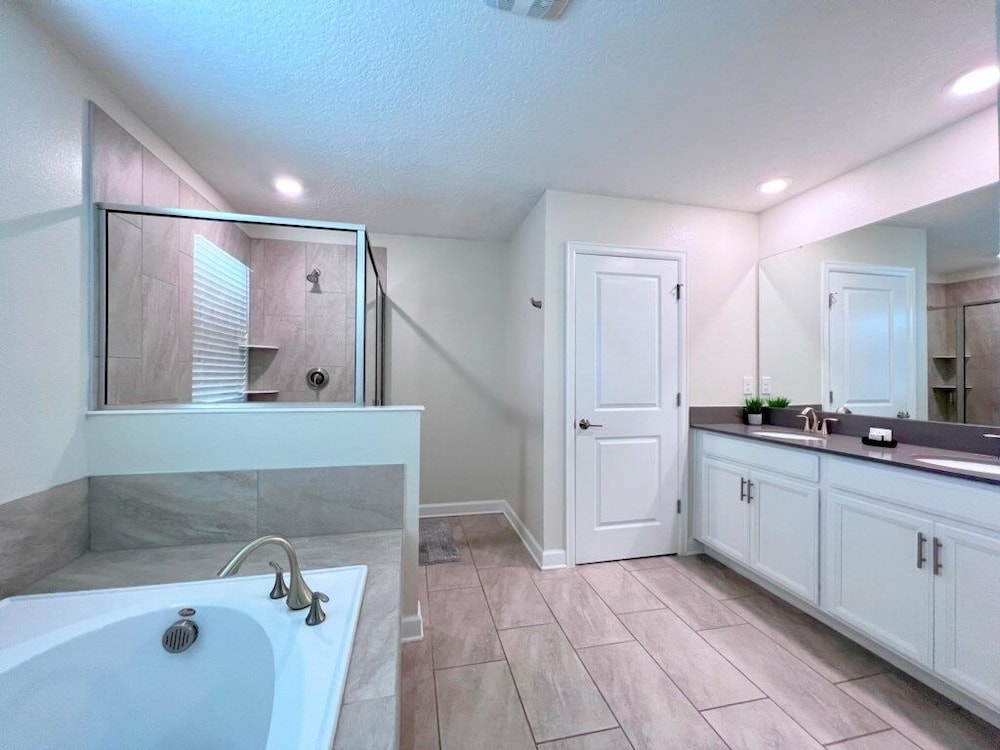 8 Bed Storey Lake Resort Huge Bedroom for Kids home - photo 19