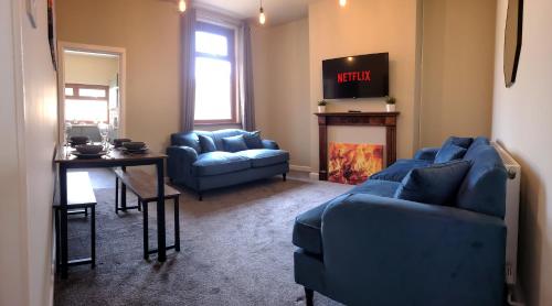 3 Doubles Sleeps 8 Ideal for Work Crews — 4-Star Luxury Hotel in Port Talbot, United Kingdom