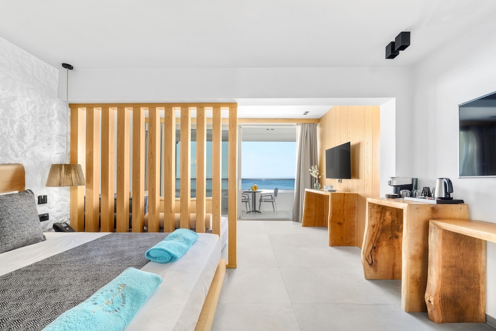 Emily's Luxury Suites — hotel in Pallini