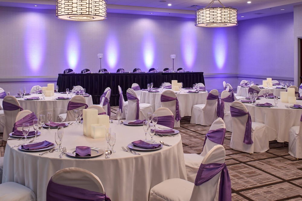 Marriott East Lansing at University Place - photo 32