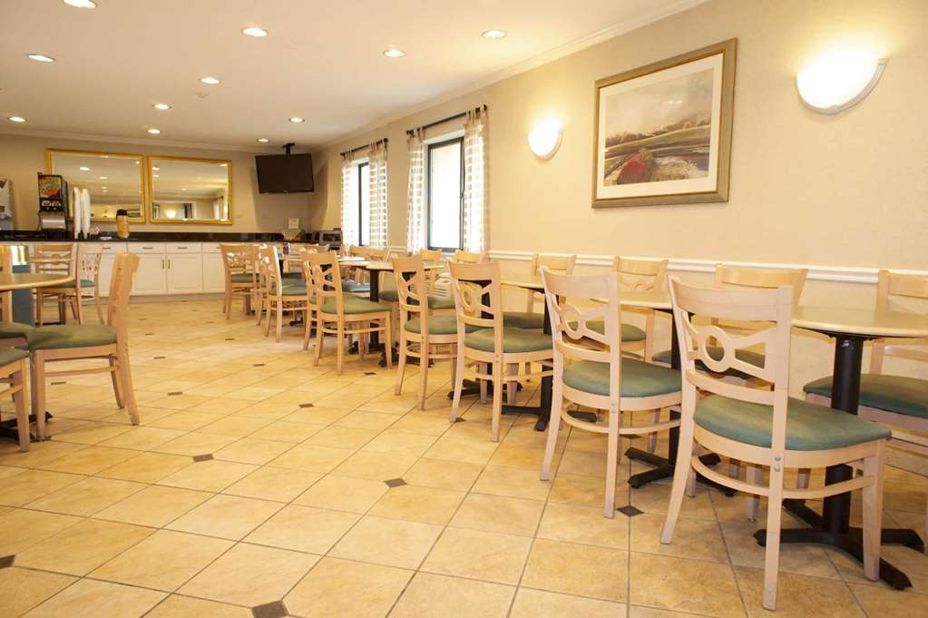 La Quinta Inn & Suites by Wyndham Chicago Gurnee - photo 43