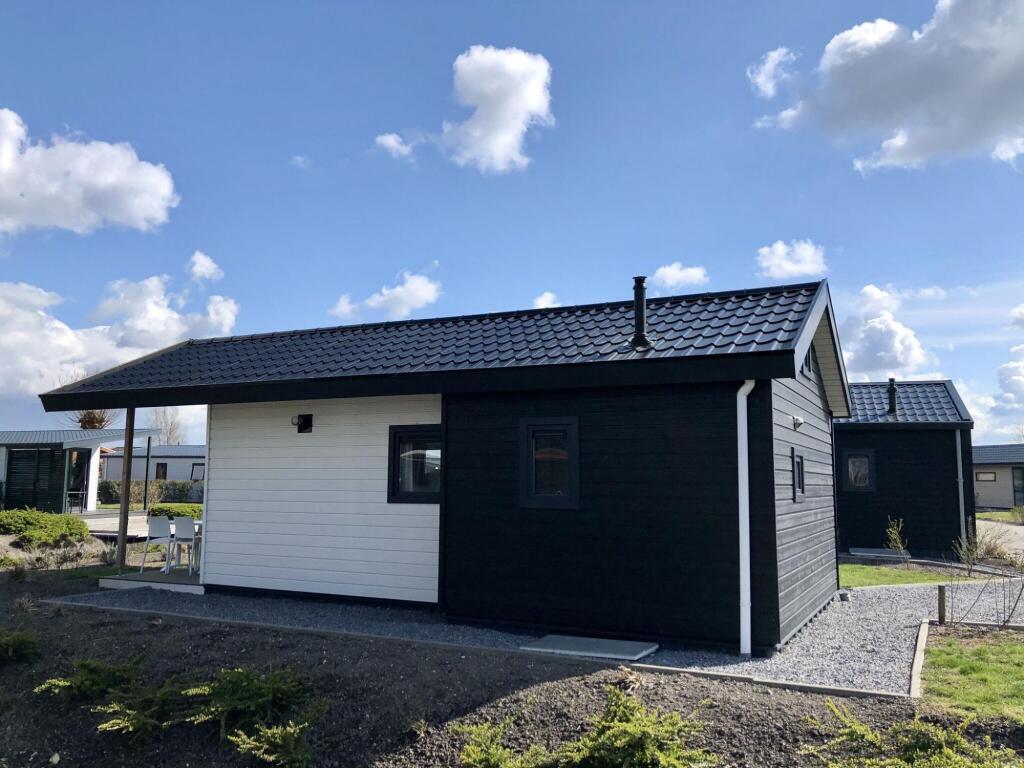 Chalet w Garden in Zaan Style — 4-Star Luxury Hotel in Alkmaar, Netherlands