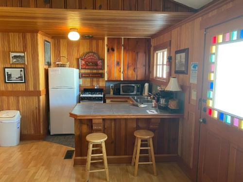 Whistling Winds Motel - photo 12