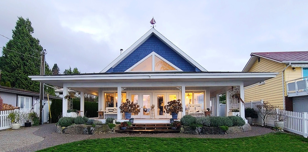 The White House — Sechelt — photo 2