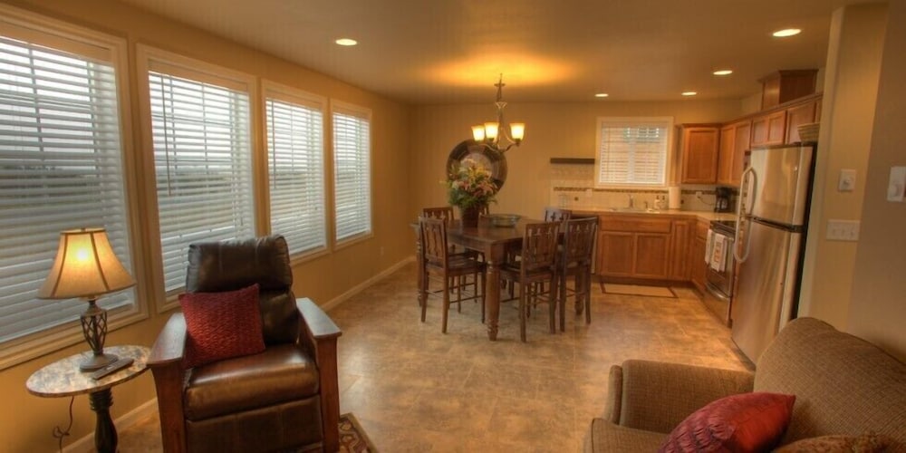 The Collins Inn and Seaside Cottages - photo 34