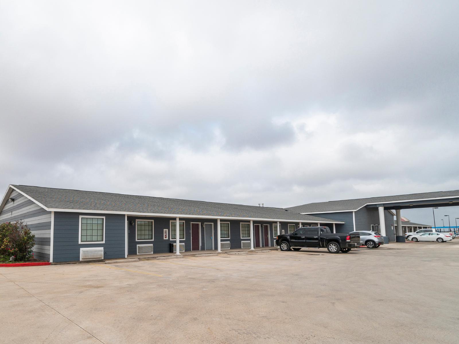Oyo Hotel Pearsall I 35 West - photo 5