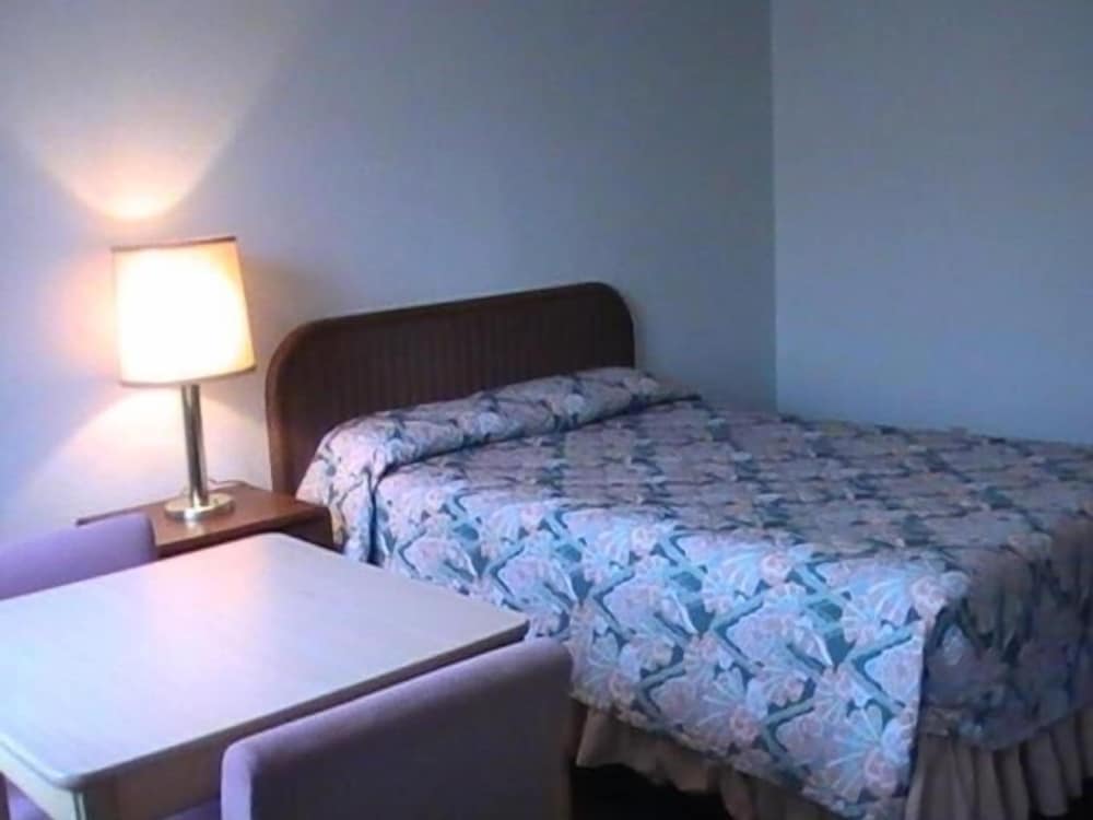 Hometown Inn Galion - photo 10