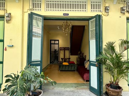 The Courtesan at Yaowarat townhome 80 Sqm