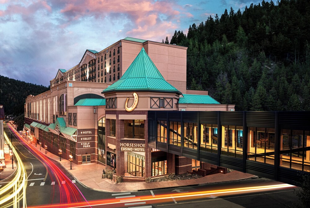 Horseshoe Black Hawk A Caesars Rewards Destination - carbon neutral hotel in Janesville