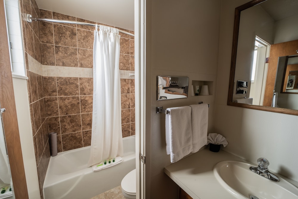 Clover Creek Inn - photo 16