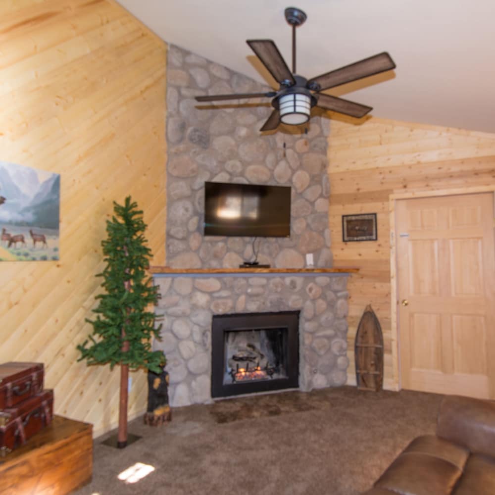 Upper Canyon Inn & Cabins - photo 96