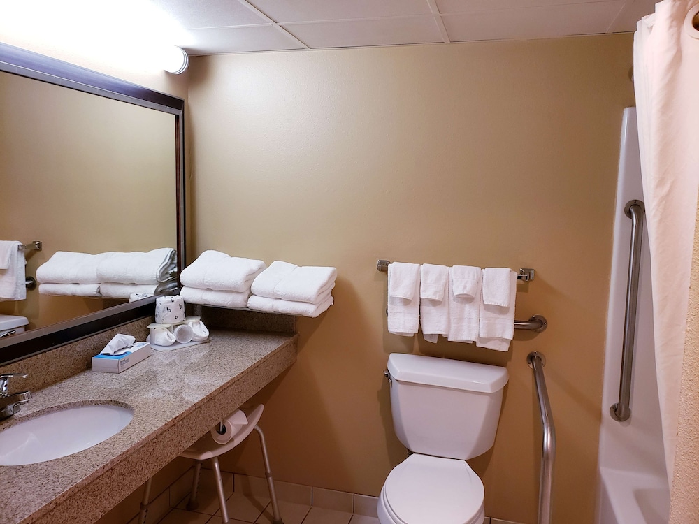 Quality Inn & Suites Black River Falls I 94 - photo 39