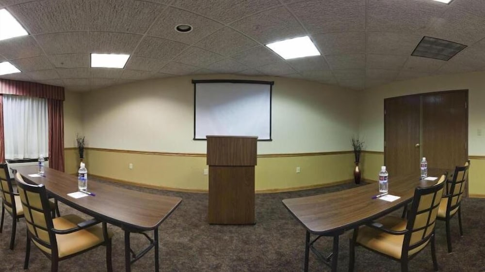 Holiday Inn Express Murrysville Delmont by IHG - photo 22
