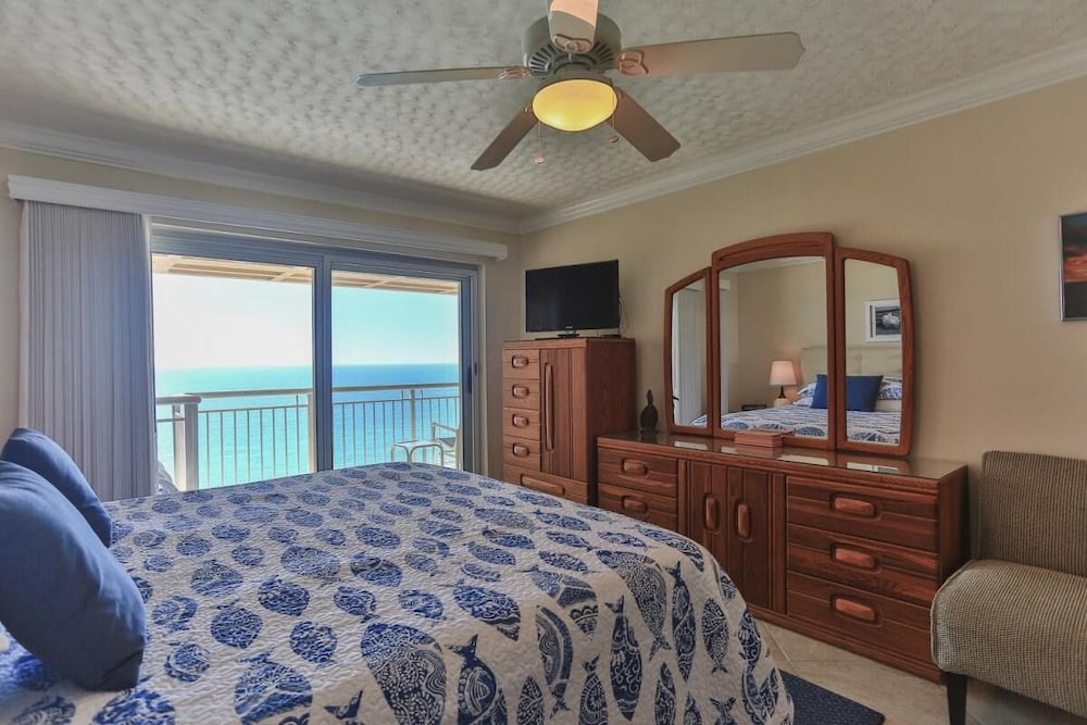 Destin Towers 143 Beach Front 2BR - photo 2