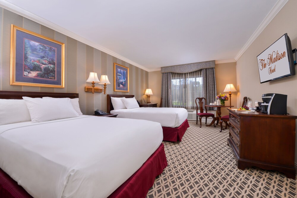Madison Hotel - photo 11