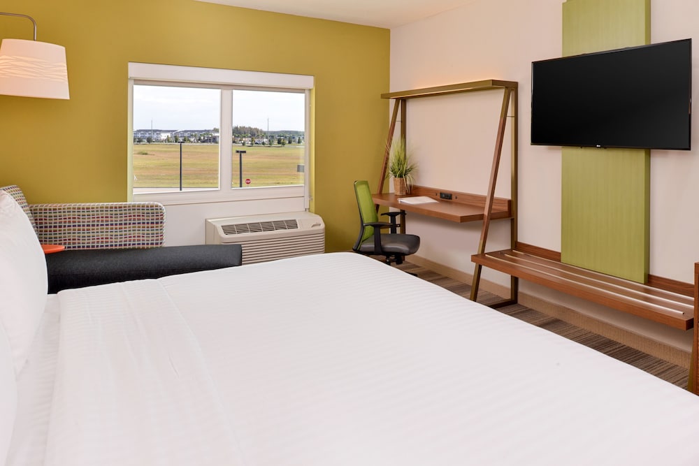 Holiday Inn Express & Suites St. Petersburg Madeira Beach by IHG - photo 8