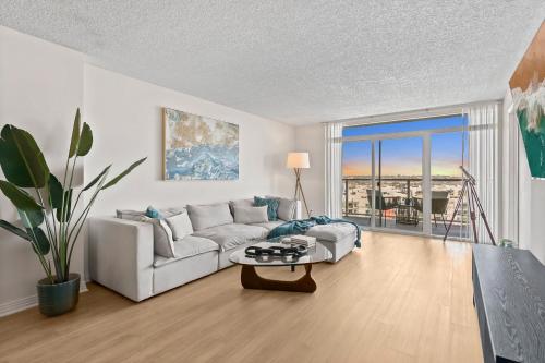 The Amethyst Retreat Ocean Marina Panoramic View — 4-Star Luxury Hotel in Los Angeles, United States