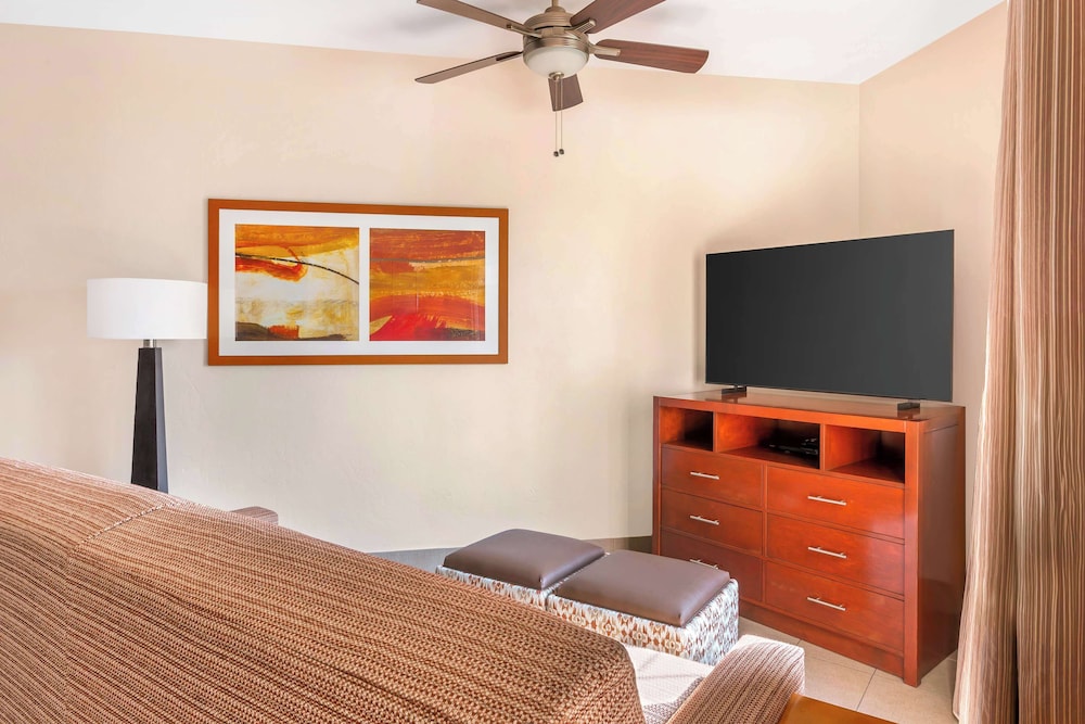 Hilton Vacation Club Varsity Club Tucson - photo 16
