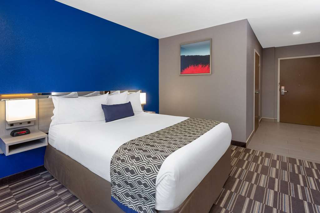 Microtel Inn & Suites by Wyndham Bethel Danbury - photo 7
