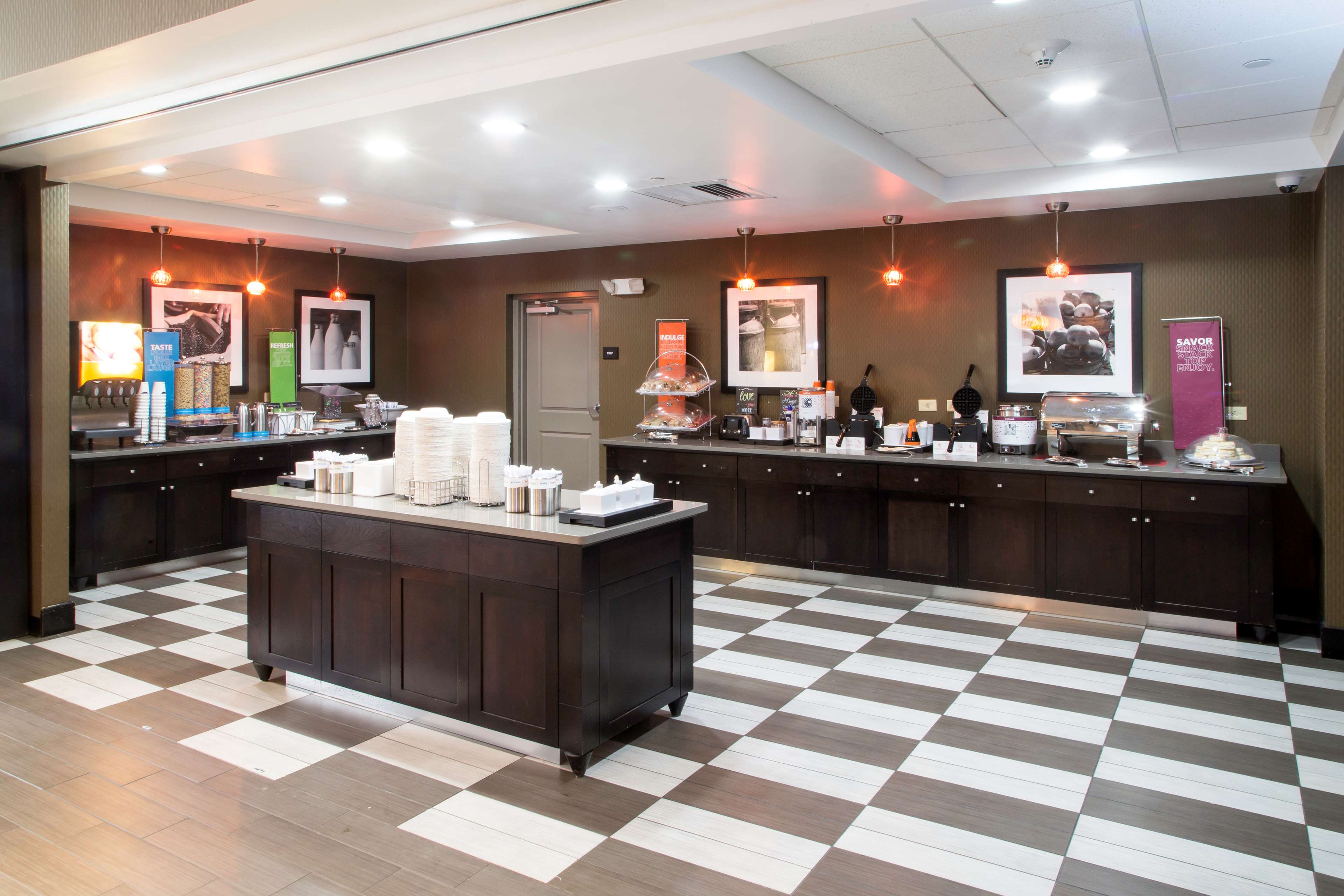 Hampton Inn Oxford Conference Center - photo 13