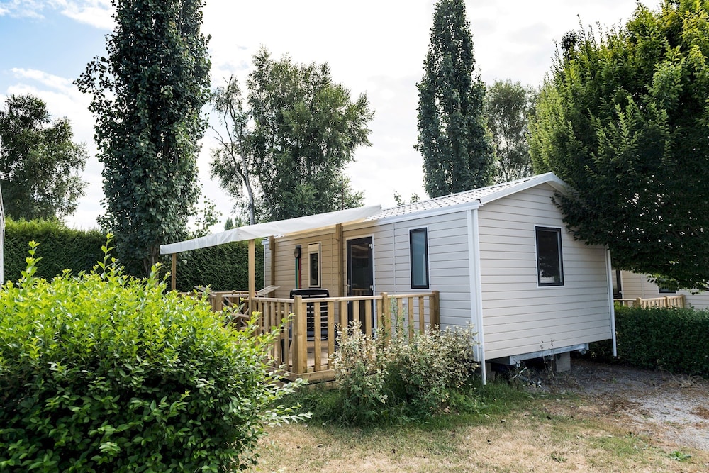 Camping Sunissim Emeraude — 5-Star Luxury Hotel in Saint-Briac-Sur-Mer, France