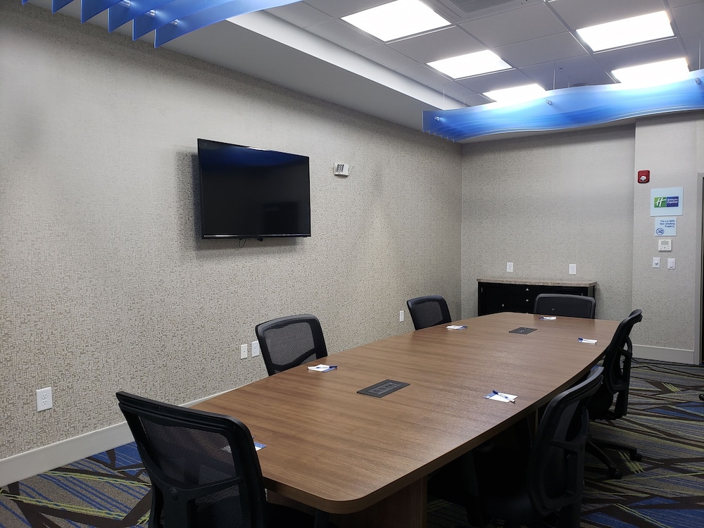 Holiday Inn Express and Suites Macon North - photo 54