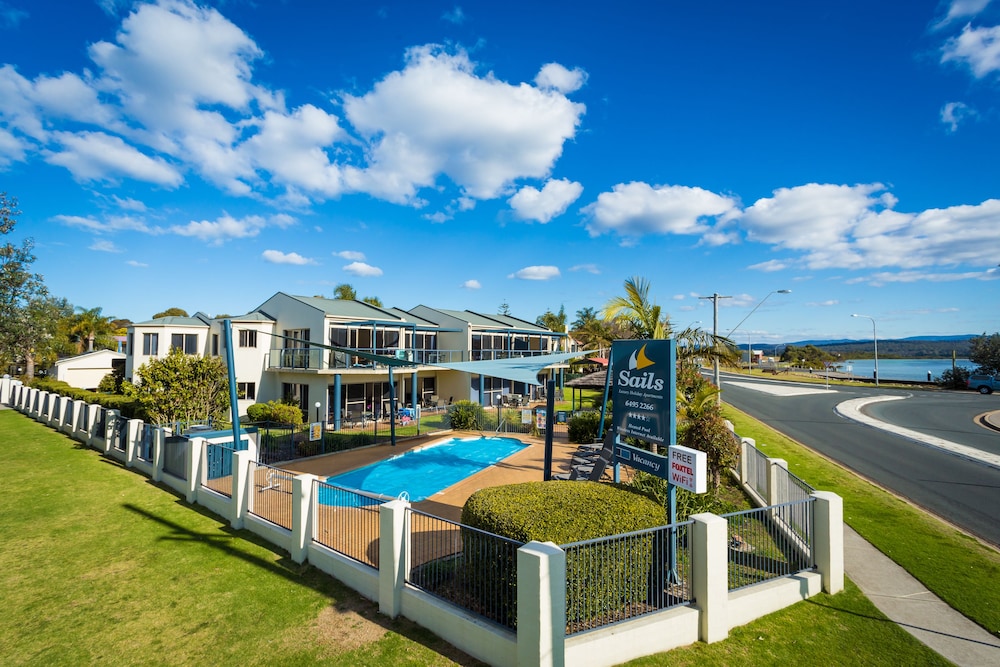 Sails Luxury Apartments Merimbula — 4-Star Luxury Hotel in Merimbula, Australia