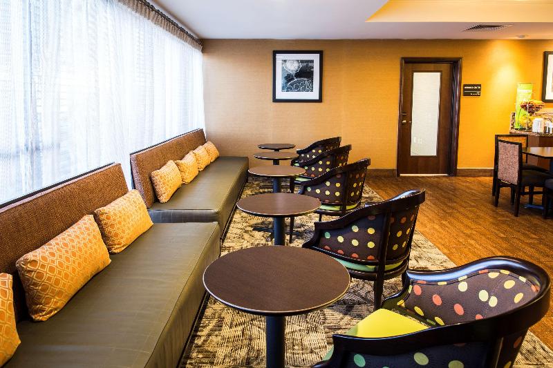 Hampton Inn Philadelphia International Airport - photo 21