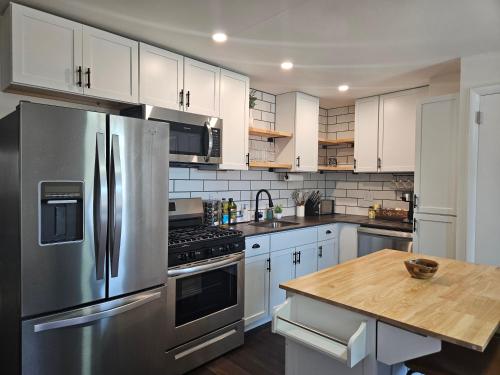 Rustic & Renovated 3 Bed 8 Min Walk to Bridge St — 4-Star Luxury Hotel in Phoenixville, United States