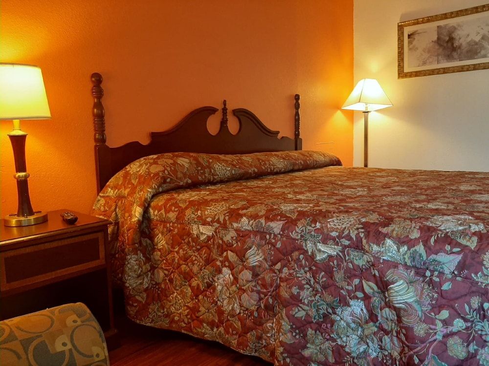 Super 8 Jonesville Elkin Area - photo 12