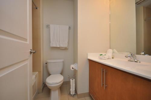 Duke Furnished Suites Mississauga City Centre II in Mississauga, Canada