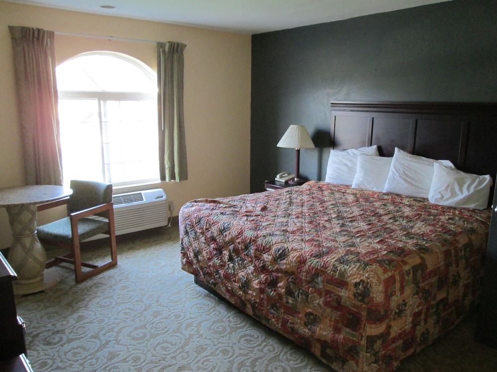 Delux Inn & Suites - photo 3
