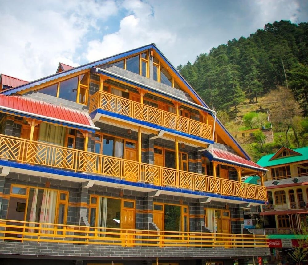 Cafe Saffron & Cottages in Kulu, India