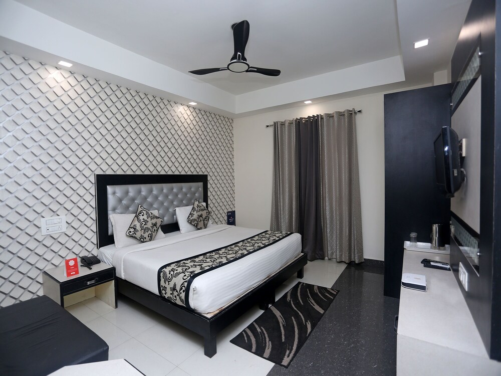 Oyo 9050 Hotel Saya — hotel in Gwalior