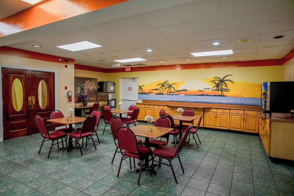 OYO Hotel Greensboro East I 40 - photo 6