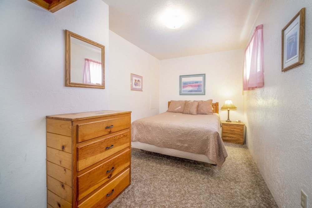 Bear Paw Lodge & Vacation Homes - featured photo