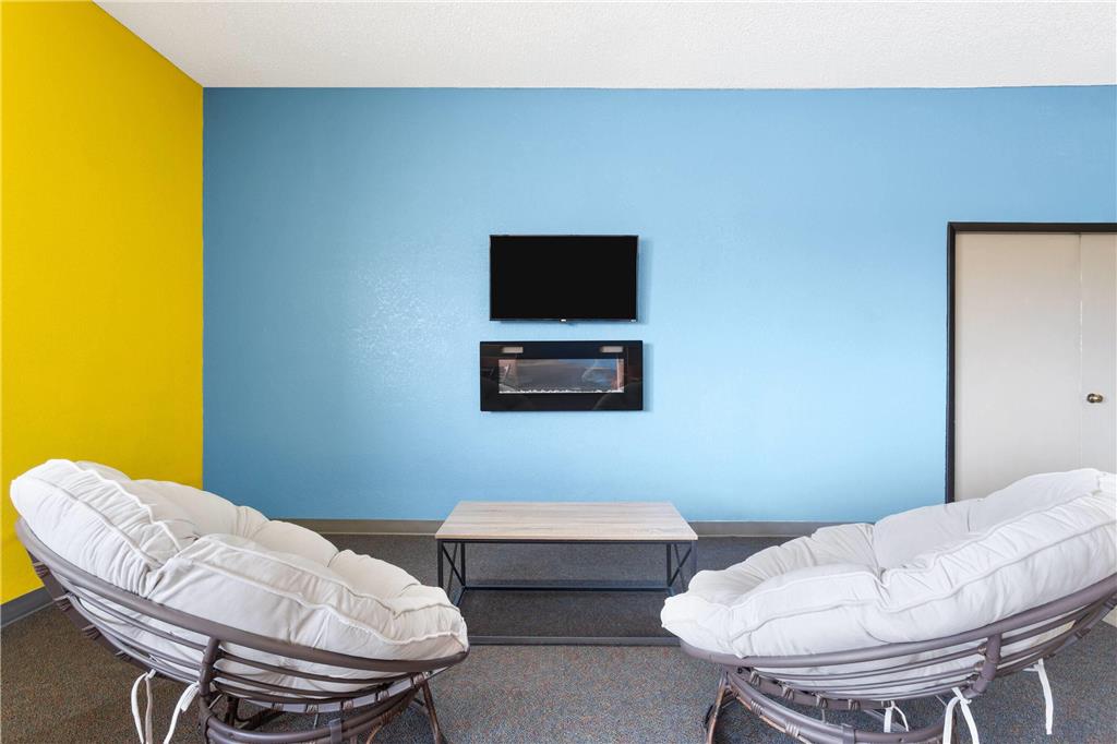 Days Inn by Wyndham Rawlins - photo 25