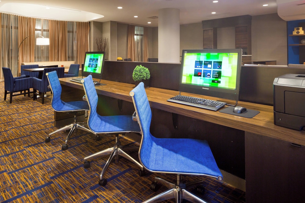 Courtyard by Marriott Houston by the Galleria - photo 9