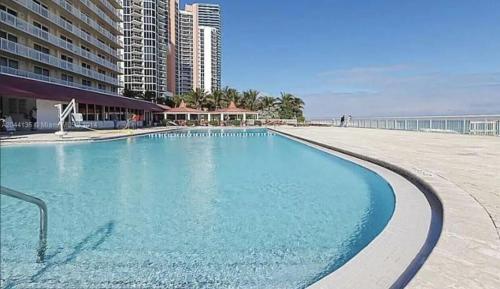Ramada Marco Polo Beach - photo 6