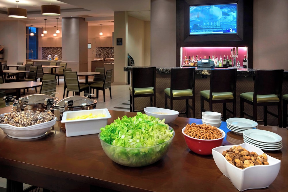 Residence Inn Alexandria Old Town South at Carlyle - photo 24