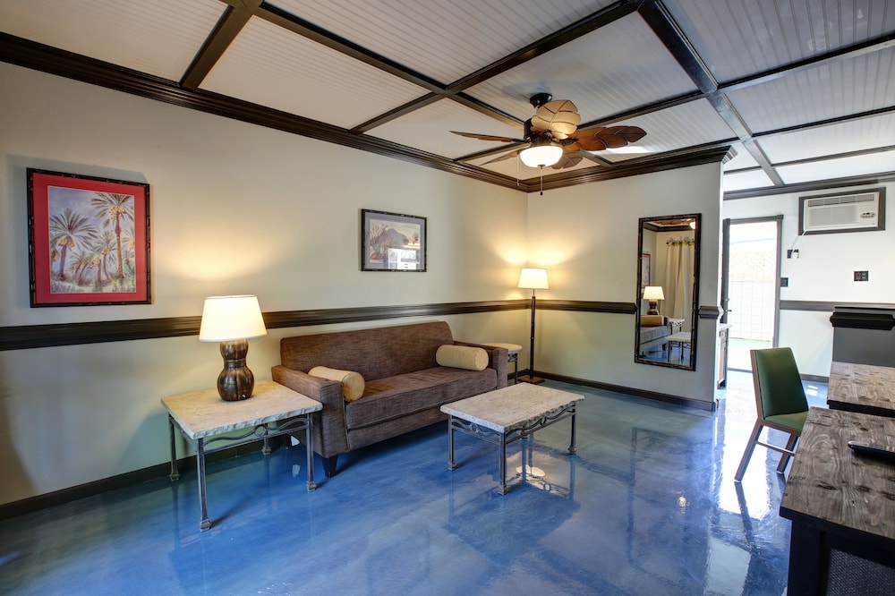 Caliente Tropics Hotel - photo 31