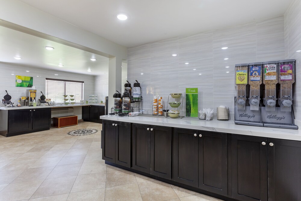 Quality Inn Phoenix Scottsdale West - photo 24