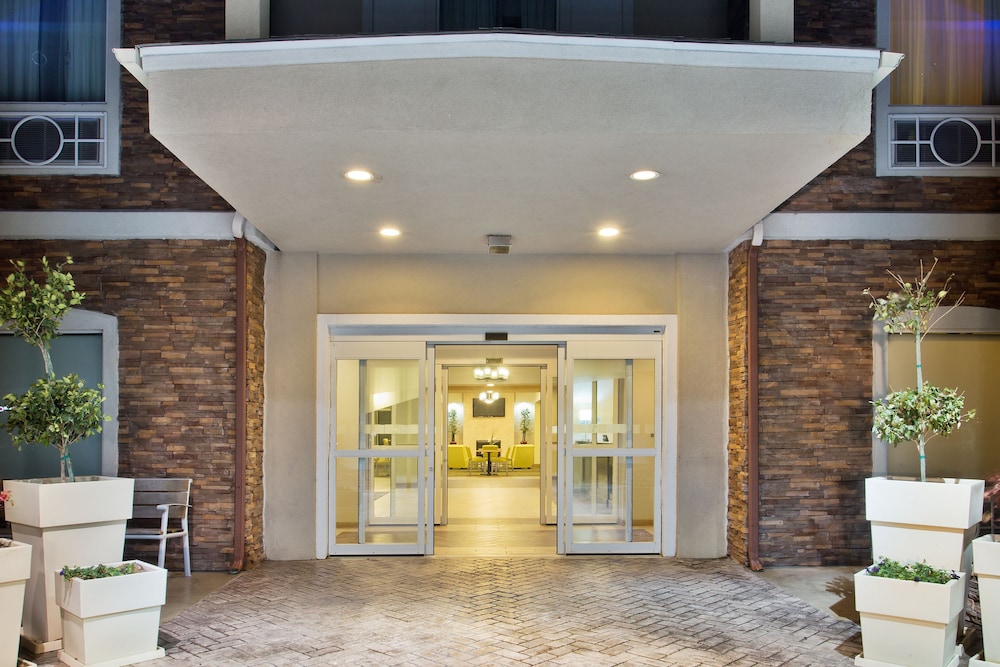 Holiday Inn Express Hotel & Suites Alvarado by IHG - photo 21