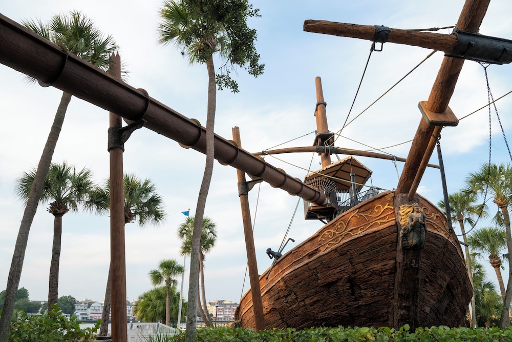 Disney's Yacht Club Resort - photo 9