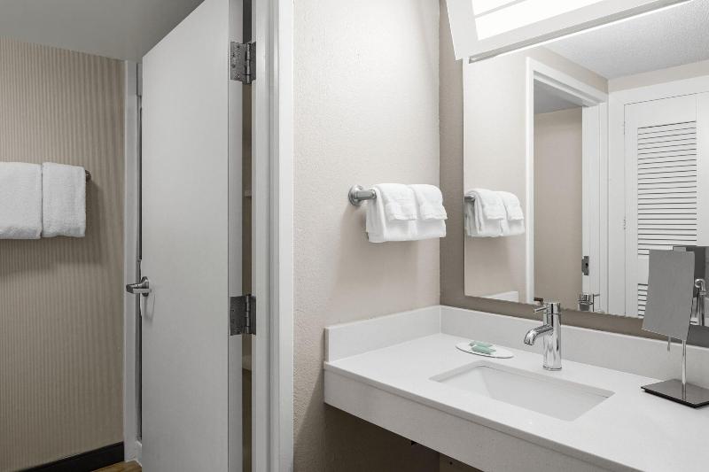 Courtyard by Marriott Newport News Yorktown - photo 51