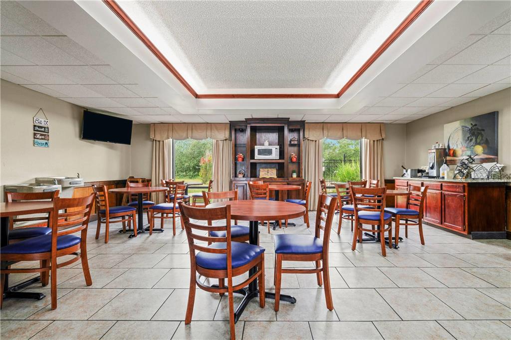 Baymont by Wyndham Madisonville - photo 8