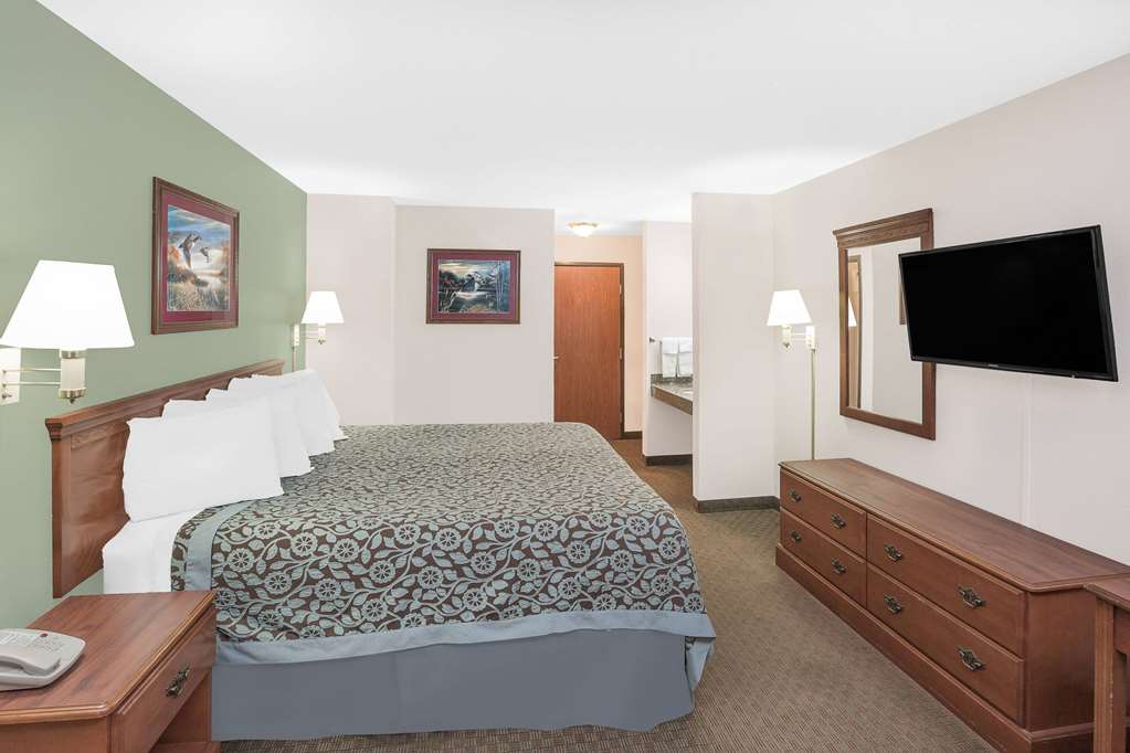 Days Inn & Suites by Wyndham Brinkley - photo 6