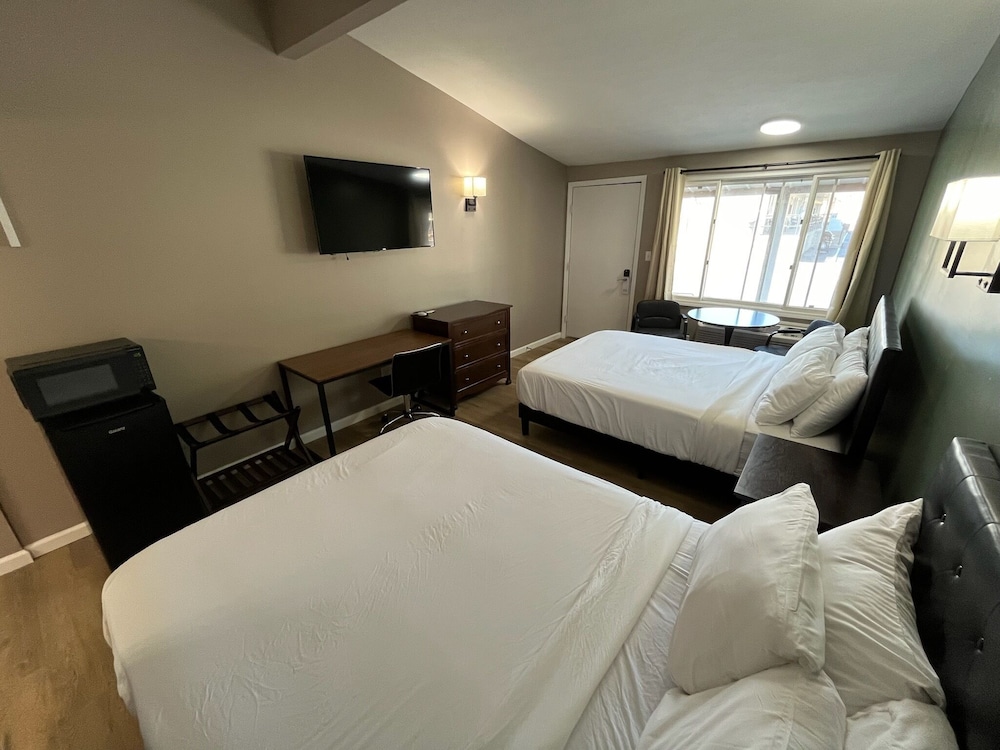 Valley Inn and Suites - photo 31