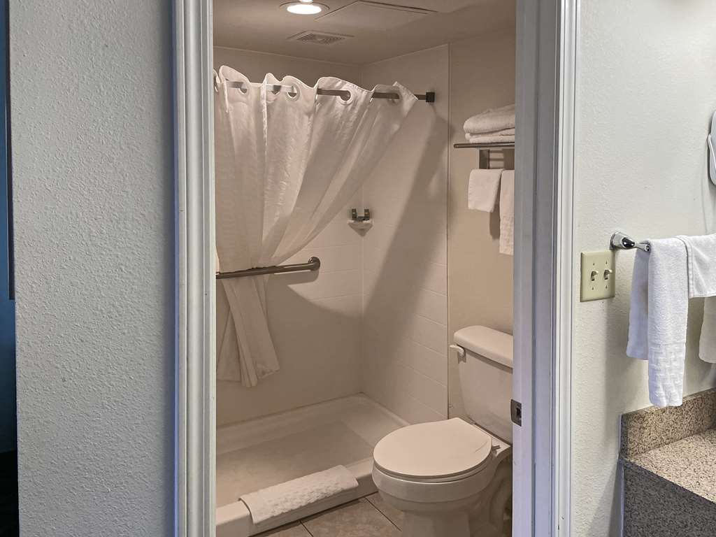 Quality Inn Clinton North - photo 16