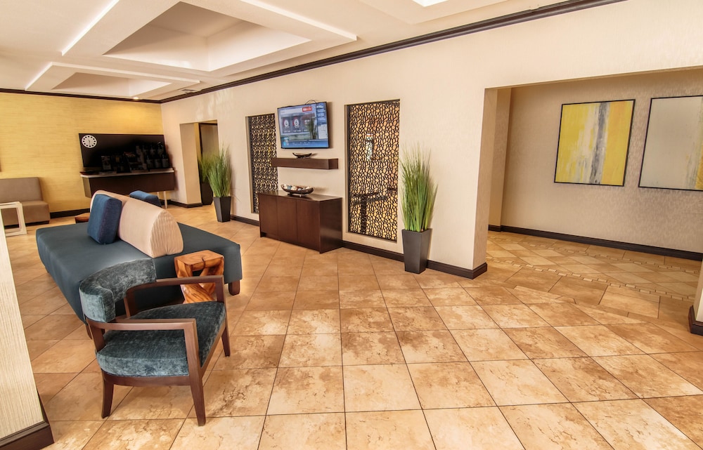 Holiday Inn Express & Suites Farmington by IHG - photo 36